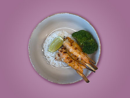 Γαρίδες σουβλάκι με ρύζι jasmine και μπρόκολο