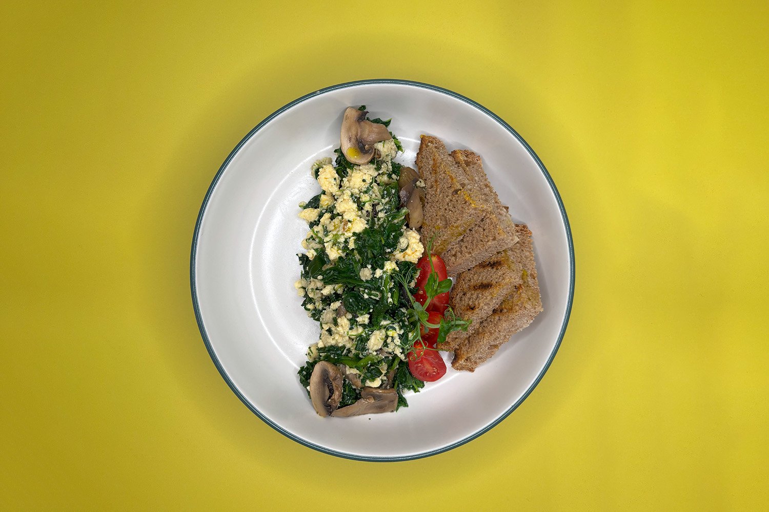 Scrambled eggs με μανιτάρια και σπανάκι